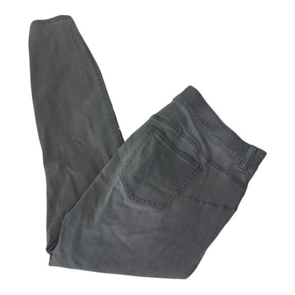 NWT Torrid Bombshell Skinny Super Soft High-Rise Destructed Jean - Picture 5 of 6